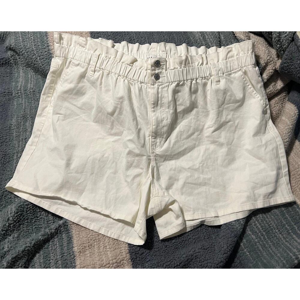 Ava & Viv Plus Size 3X White Paperbag Waist Shorts Elastic High Rise NWT Women’s